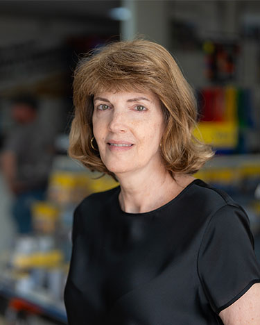 Portrait image of Suzanne Neil